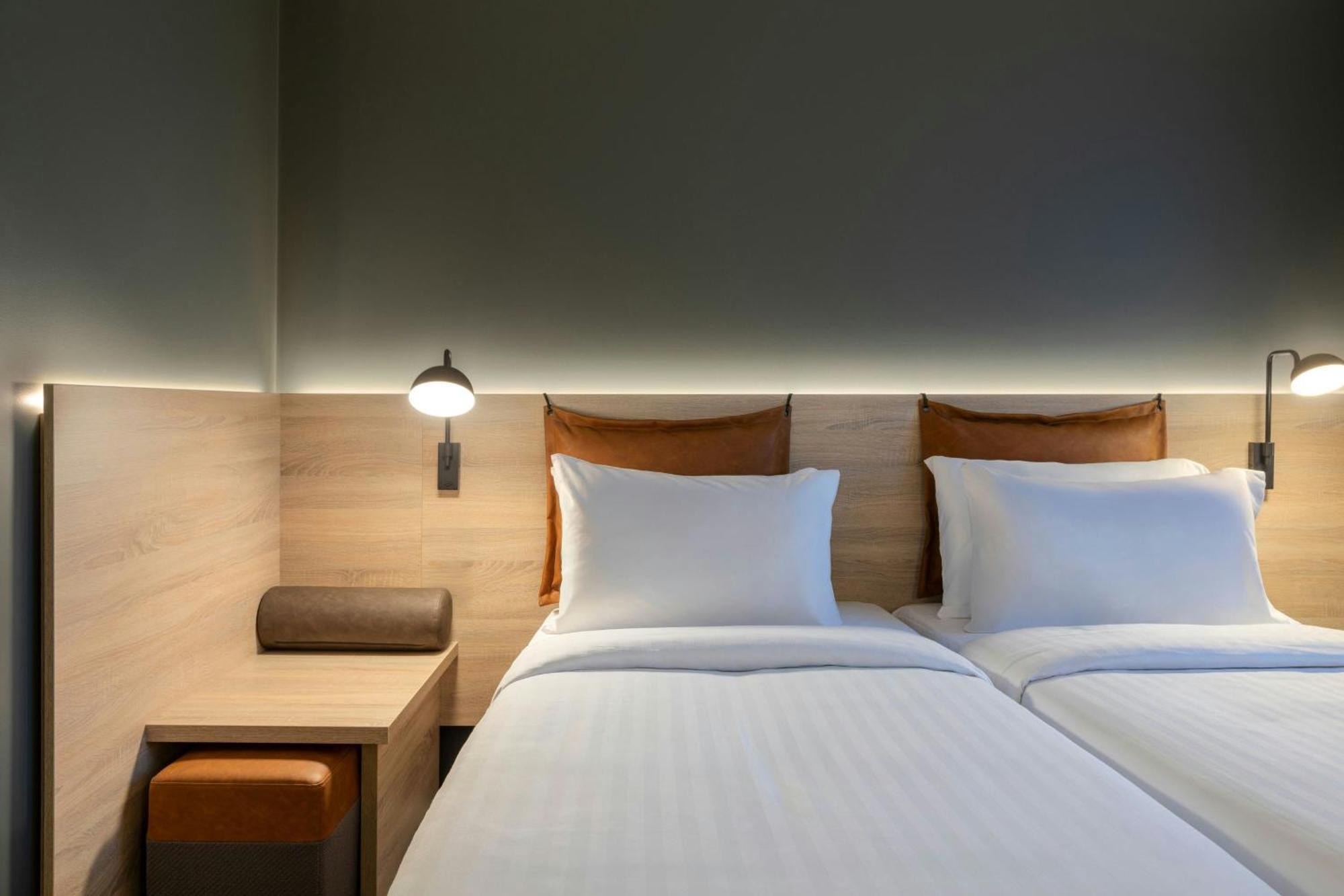 Moxy Connecting Sleeper,1654297637:JPEG